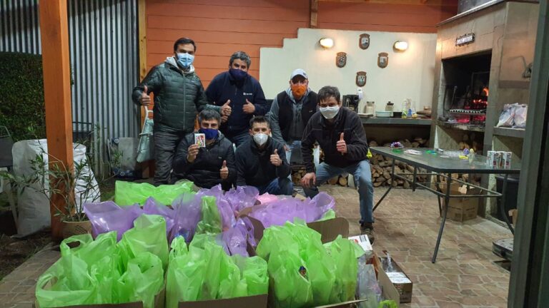 Escuela Real Curicó regalonea a los niños en su día
