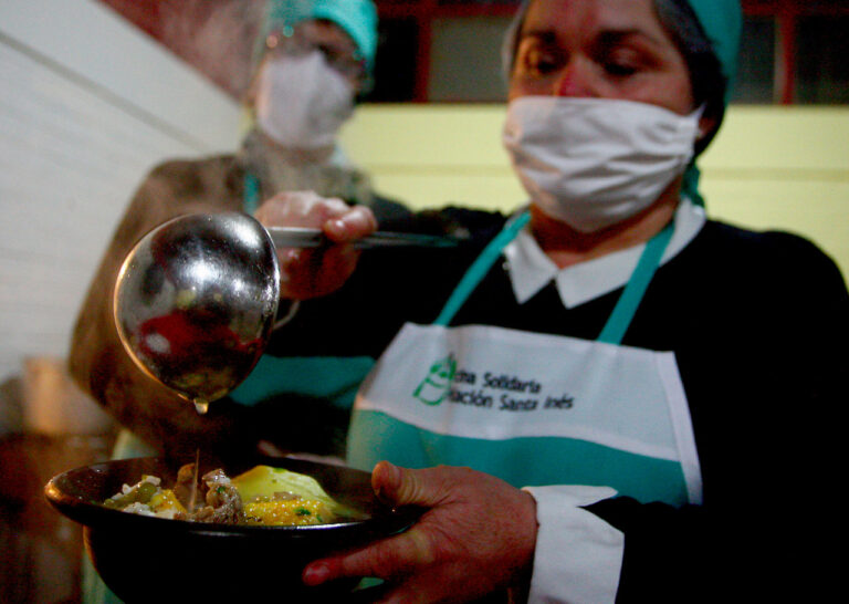 Programa “Recomiendo Chile” cerró ciclo en Curicó desde cocina solidaria de Santa Inés