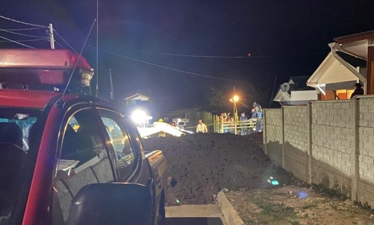 Bomberos de Constitución rescató cuerpo de trabajador fallecido en desplazamiento de tierra