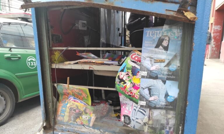 Desconocidos saquearon antiguo kiosko en calle Peña de Curicó