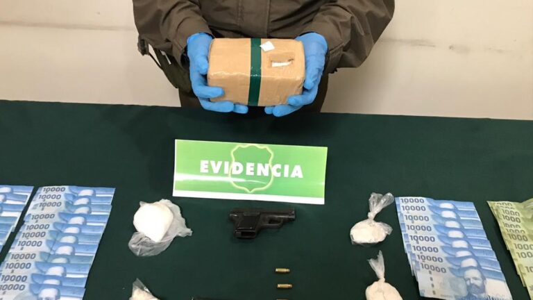 Incautan pasta base y armas en domicilios allanados por carabineros