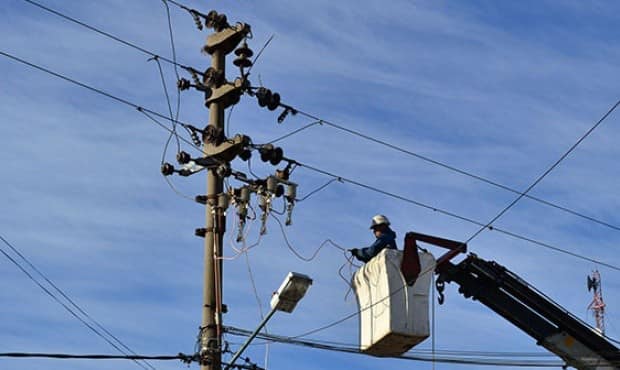 Dirección de Vialidad paralizó posteado eléctrico de CGE en Vichuquén