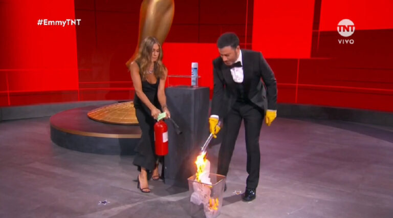 Emmys 2020: Jimmy Kimmel pone en aprietos a Jennifer Aniston al “jugar” con fuego