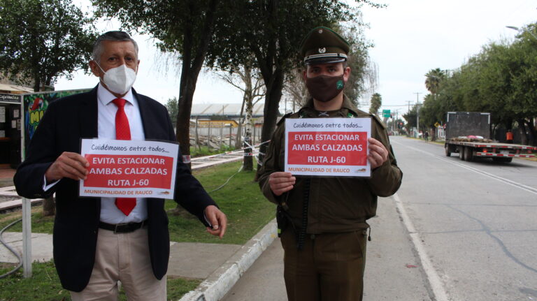 Alcalde de Rauco y Carabineros llamaron a quitar vehículos estacionados en Avenida Balmaceda
