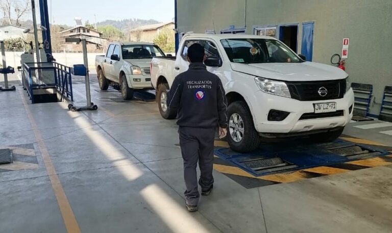 Plazo para revisión técnica de vehículos con patente terminada en 1 y 2 finaliza a fin de mes