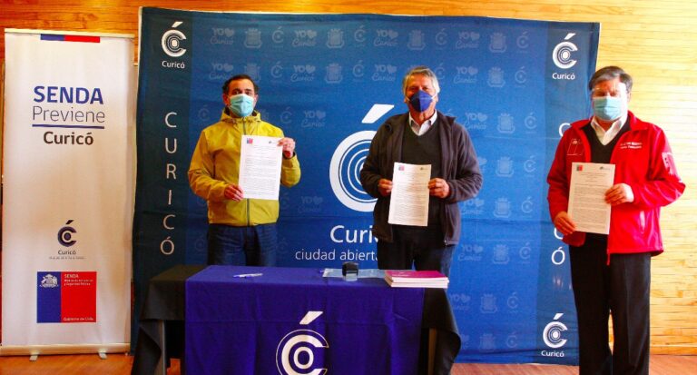 Municipio de Curicó y SENDA trabajarán en prevención con empleados de empresa local