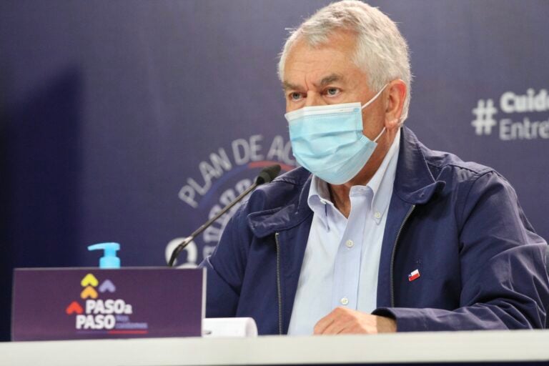Ministro Paris felicita a Molina debido a que "ha mejorado enormemente sus cifras" y plantea cercano desconfinamiento