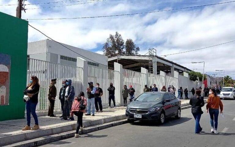 Detienen a hombre con Covid-19 que iba a votar en Antofagasta