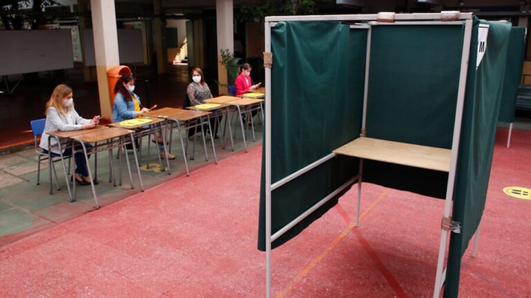 Mujer fue detenida por fotografiar su voto en local de San Pedro de la Paz