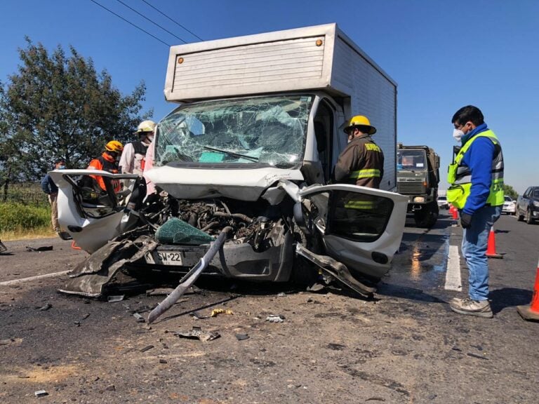 Colisión por alcance dejó a conductor lesionado en subida a Quilvo en Curicó