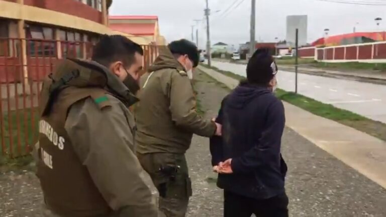 Detienen a vocal de mesa que llegó ebrio a su local de votación
