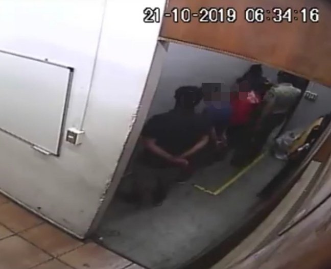Decretan prisión preventiva para 2 carabineros formalizados por tortura en Comisaría de Peñalolén