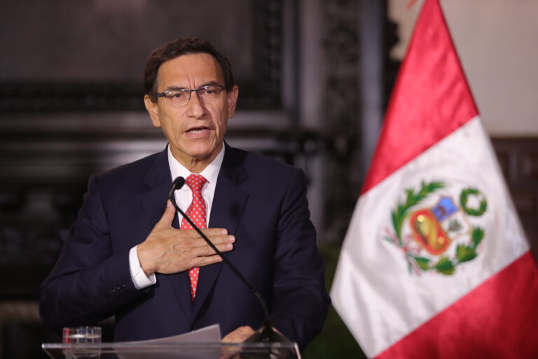 El Congreso de Perú destituye al presidente Martín Vizcarra