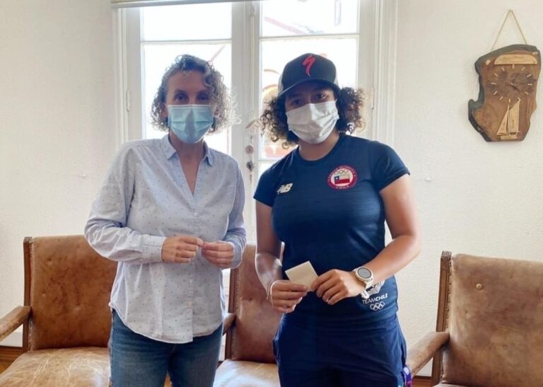 Municipio de Molina entregó subvención a destacada ciclista de Lontué, Anany Muñoz
