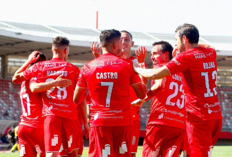 Curicó Unido vence a la UC en partido marcado por los penales