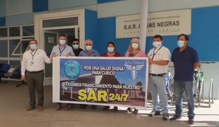 Gremios de la salud y dirigentes vecinales de Curicó protestan por fin de atención de los SAR 24/7