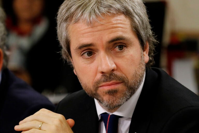 Blumel confirmó ante Fiscalía que Gobierno solicitó a Carabineros aumentar su personal y vehículos represivos durante el Estallido