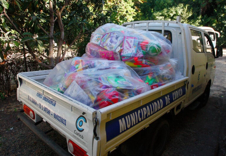 Municipio de Curicó entregó 19 mil regalos a niñas y niños de la comuna
