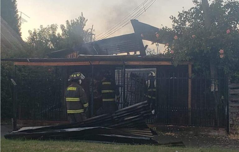 Familia de mujer denuncia que ex pareja causó incendio intencional en casa en Molina