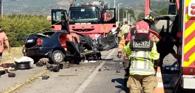 Tragedia en el camino a Rauco: Tres personas fallecen tras choque frontal