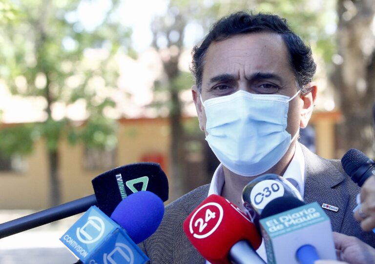 Alcalde de Curicó y retroceso a Fase 1: “Si el Minsal no establece normas sanitarias, estos brotes no van a parar”