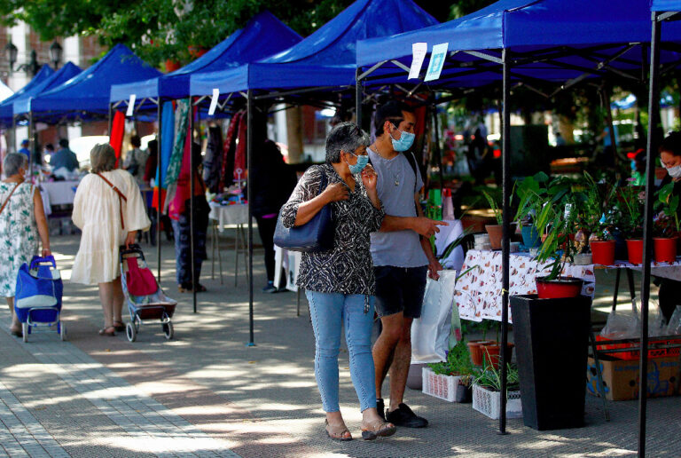Feria de Emprendedoras de Curicó estará en la Plaza de Armas hasta el 9 de diciembre