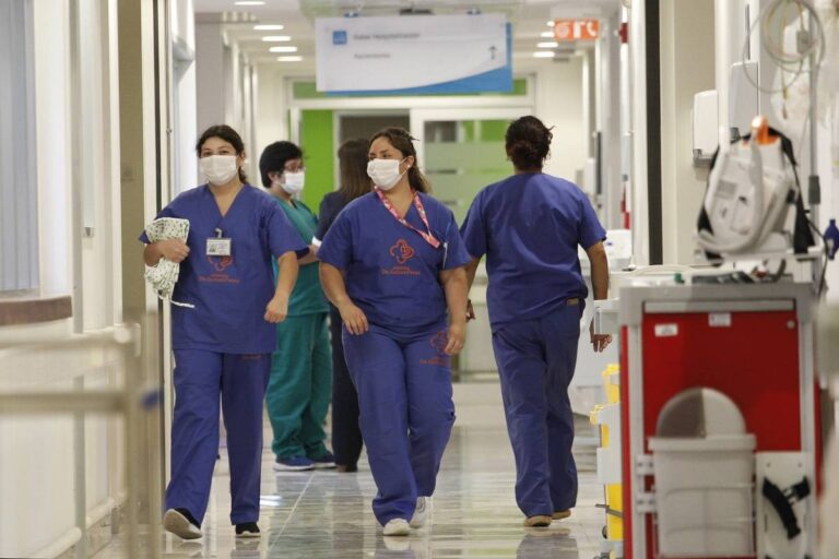 Los cuidados invisibles: las enfermeras detrás de la covid-19