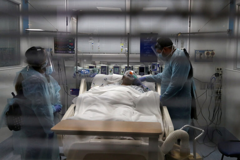 Minsal anunció que contagiados de Covid-19 deberán notificar por su cuenta a contactos estrechos