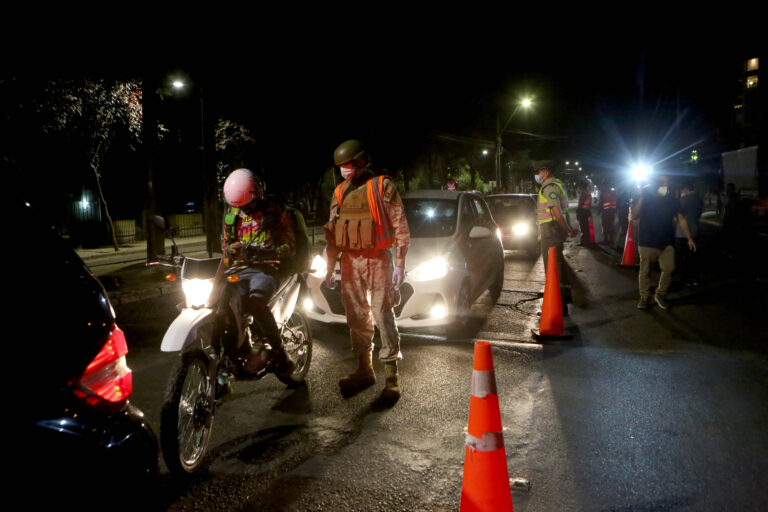 Minsal defiende opción de renovar el Estado de excepción como base para restricciones de movilidad del Paso a Paso