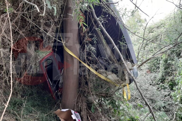 Conductor fue rescatado tras pasar dos días atrapado en su vehículo volcado en Licantén