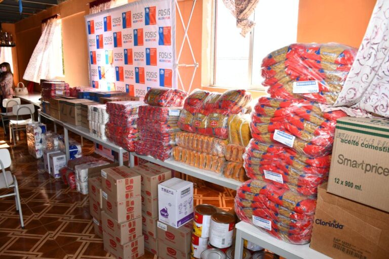 Fosis entregó $2 millones a comedor solidario de adultos mayores en Sagrada Familia