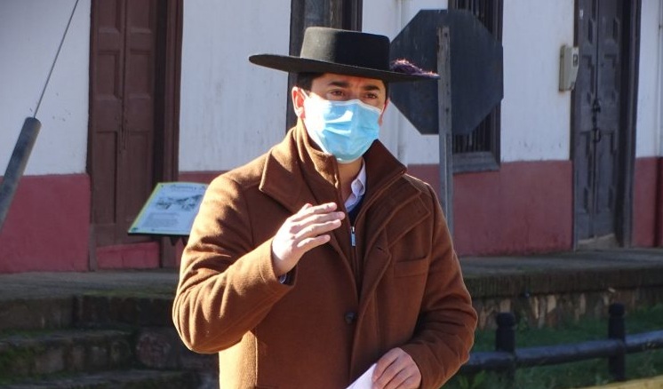 Alcalde de Vichuquén es emplazado a desmentir fiesta masiva en Boyeruca