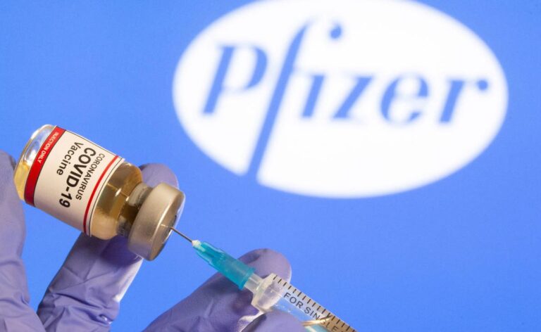 Pfizer presentará antecedentes al ISP para la autorización de uso en menores entre 12 y 15 años