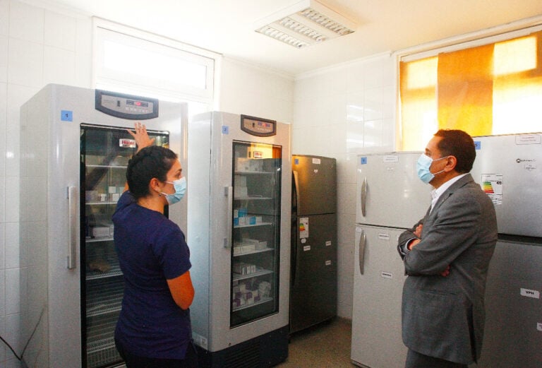 Dirección de Salud de Curicó prepara almacenaje para recibir vacunas contra el Covid-19