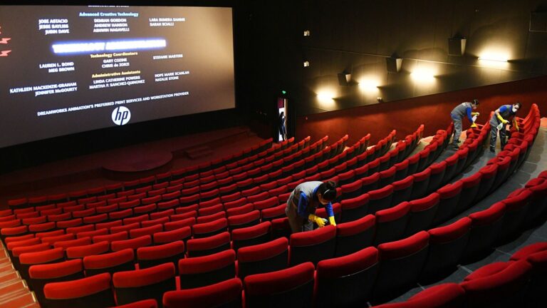 Mañana reabren los cines a casi un año de su cierre en Chile
