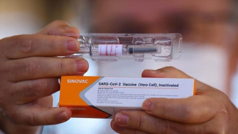 Director comunal de salud de Curicó aclaró dudas sobre la vacuna Sinovac
