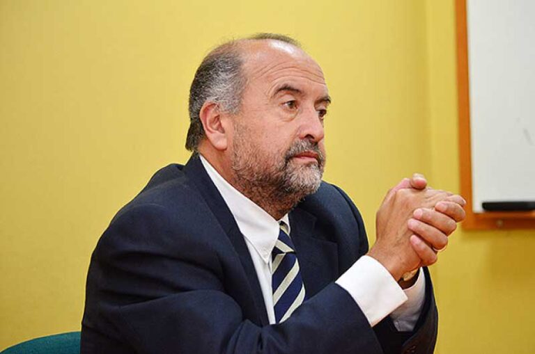 Jaime Suarez fue destituido de la Gobernación de Talca por adelantarse al proceso de vacunación