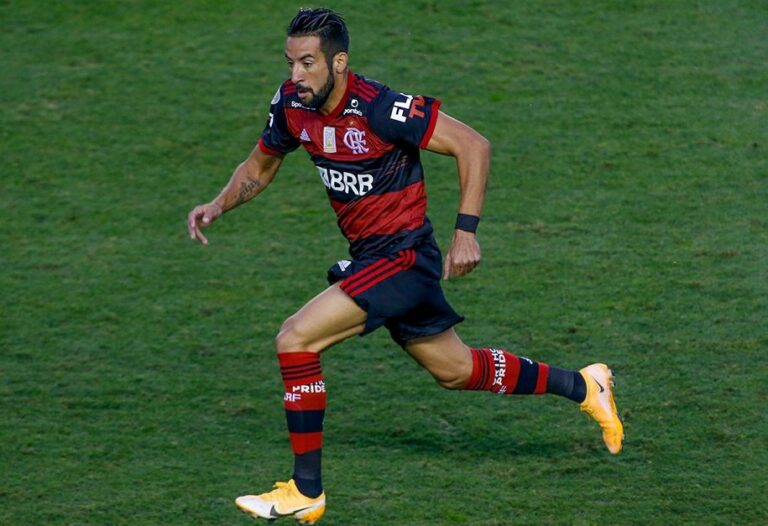 Mauricio Isla es elegido por Espn como el mejor lateral derecho del Brasileirao