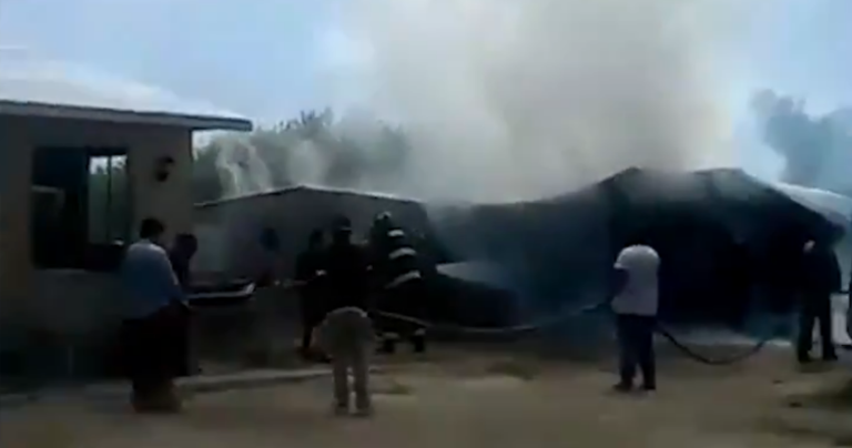 Avioneta cae sobre casa en Curacaví y genera incendio en el lugar: piloto quedó con lesiones leves