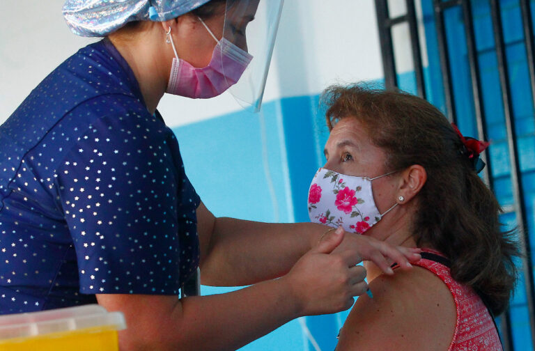Durante febrero se vacunaron más de 29 mil personas contra el coronavirus en Curicó