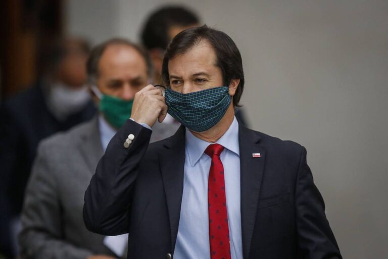 Ministro de Economía reafirma crítica al Magisterio:
