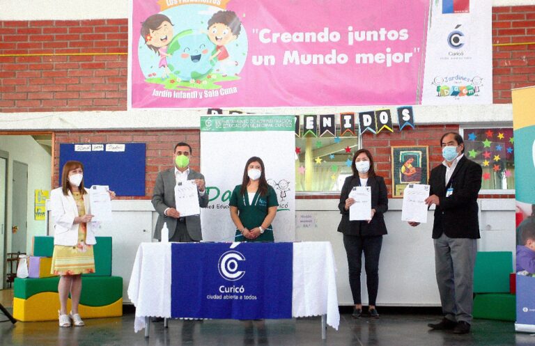 Junji y Municipio de Curicó firmaron traspaso de jardín infantil “Los Patroncitos” al DAEM