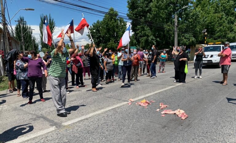 Habitantes de sector Casa Blanca de Molina protestaron contra CGE por corte de luz de tres días