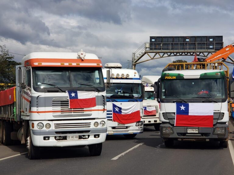 Dueños de camiones piden al gobierno ser parte del grupo prioritario de vacunación contra el coronavirus