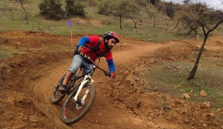 Ciclista falleció tras colisión en sector Paula de Vichuquén