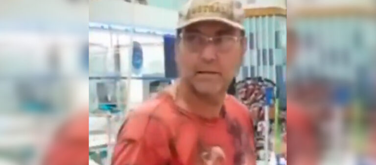 DC pide suspender militancia de dirigente que no usó mascarilla en supermercado en Talca