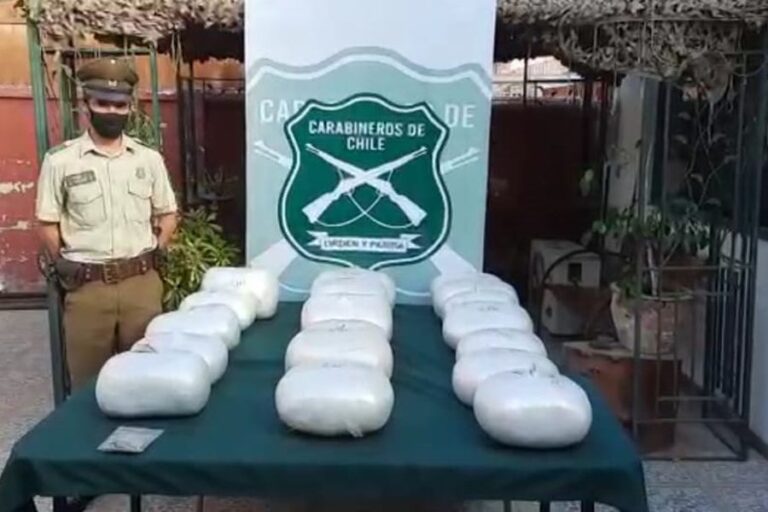 Detienen a dos individuos que ingresaban al país con 45 kilos de marihuana