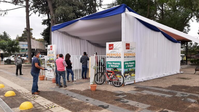 Municipio de Romeral llamó a obtener permiso de circulación en la Plaza de Armas