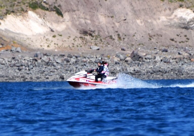 Denuncian atentado ecológico por utilización de motos acuáticas en Laguna El Planchón