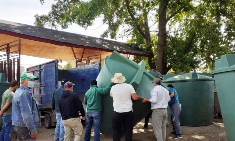 Seremi de Agricultura entregó doce estanques de agua a productores agrícolas de Sagrada Familia